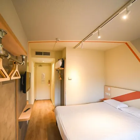 Ibis Budget Poitiers Site Du Futuroscope Отель