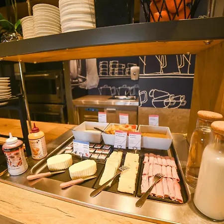 Ibis Budget Poitiers Site Du Futuroscope Отель Чассенеуил-Ду-Поитоу