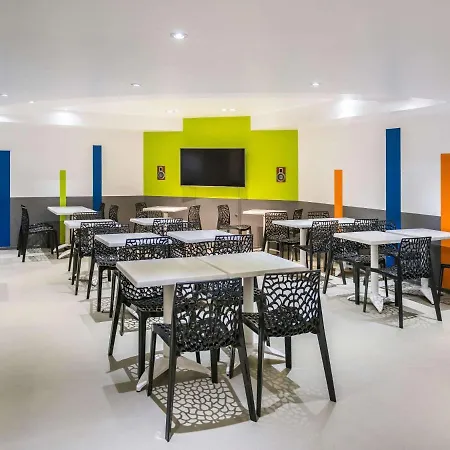 מלון Ibis Budget Site Du Futuroscope