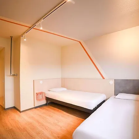 Ibis Budget Site Du Futuroscope מלון 2*