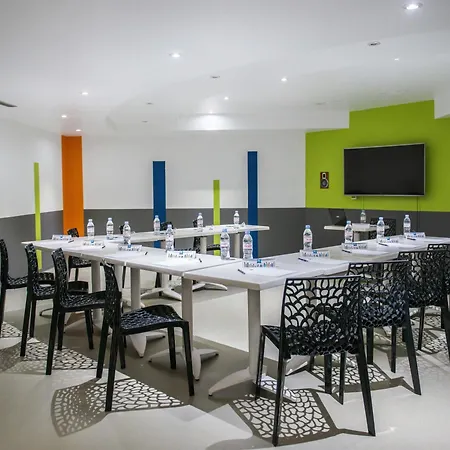 Ibis Budget Poitiers Site Du Futuroscope 호텔 2*