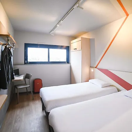 Ibis Budget Poitiers Site Du Futuroscope Hotell 2*