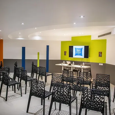 Отель Ibis Budget Poitiers Site Du Futuroscope Чассенеуил-Ду-Поитоу