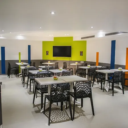 Ibis Budget Poitiers Site Du Futuroscope Отель 2*